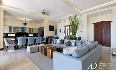 FREEHOLD 3-LEVEL VILLA WITH STUNNING OCEAN VIEWS