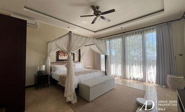 FREEHOLD 3-LEVEL VILLA WITH STUNNING OCEAN VIEWS