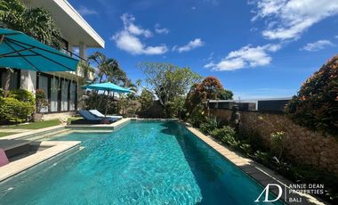 FREEHOLD 3-LEVEL VILLA WITH STUNNING OCEAN VIEWS