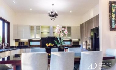 FREEHOLD 3-LEVEL VILLA WITH STUNNING OCEAN VIEWS