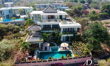 FREEHOLD 3-LEVEL VILLA WITH STUNNING OCEAN VIEWS