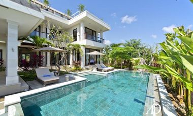 FREEHOLD 3-LEVEL VILLA WITH STUNNING OCEAN VIEWS