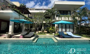 FREEHOLD 3-LEVEL VILLA WITH STUNNING OCEAN VIEWS