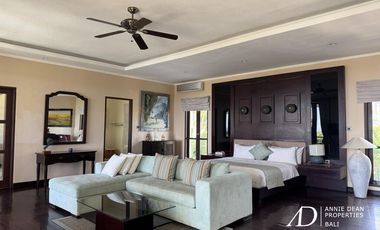 FREEHOLD 3-LEVEL VILLA WITH STUNNING OCEAN VIEWS