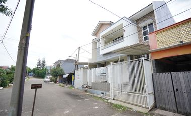 Rumah 2 Carport 15 Menit ke RS Hermina Grand Wisata Siap Huni J-28222