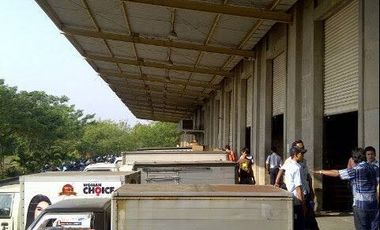 Gudang Loading Dock Cakung Jakarta Timur