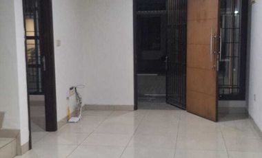 DISEWAKAN RUMAH RAPIH KOSONGAN DI GREENLAKE CITY GLC CLUSTER ASIA