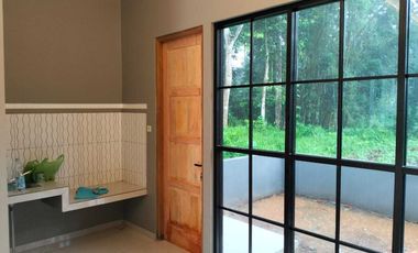 Rumah siap huni lokasi strategis di Unnes Gunungpati