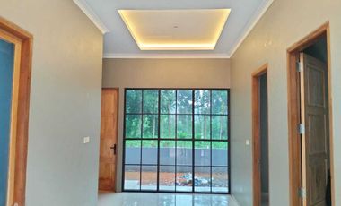 Rumah siap huni lokasi strategis di Unnes Gunungpati