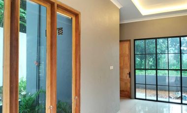 Rumah siap huni lokasi strategis di Unnes Gunungpati