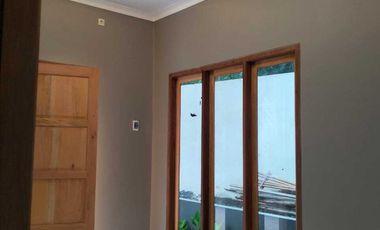 Rumah siap huni lokasi strategis di Unnes Gunungpati