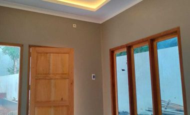 Rumah siap huni lokasi strategis di Unnes Gunungpati