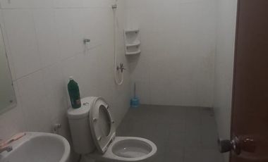 DISEWAKAN RUMAH RAPIH SIAP HUNI KOSONGAN DI KOSAMBI BARU BARU RENOV