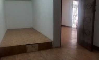 DISEWAKAN RUMAH RAPIH SIAP HUNI KOSONGAN DI KOSAMBI BARU BARU RENOV