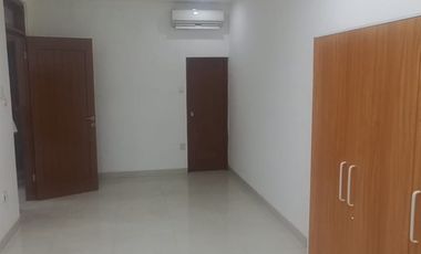 DISEWAKAN RUMAH RAPIH SIAP HUNI KOSONGAN DI KOSAMBI BARU BARU RENOV