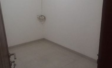 DISEWAKAN RUMAH RAPIH SIAP HUNI KOSONGAN DI KOSAMBI BARU BARU RENOV