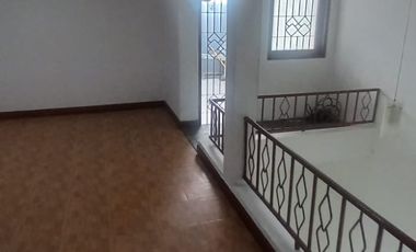 DISEWAKAN RUMAH RAPIH SIAP HUNI KOSONGAN DI KOSAMBI BARU BARU RENOV