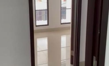 DISEWAKAN RUMAH KOSONGAN RAPIH SIAP HUNI GREENLAKE CITY GLC EAST ASIA