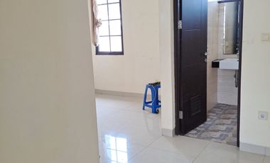 DISEWAKAN RUMAH KOSONGAN SIAP HUNI GREENLAKE CITY CLUSTER EAST ASIA