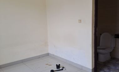 DISEWAKAN RUMAH KOSONGAN SIAP HUNI GREENLAKE CITY CLUSTER EAST ASIA