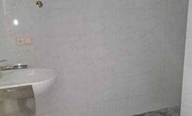 DISEWAKAN RUMAH KOSONGAN SIAP HUNI GREENLAKE CITY CLUSTER EAST ASIA