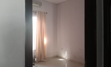 Rumah Cluster One Gate Tepi Jalan Utama Dekat Lor In Hotel Colomadu