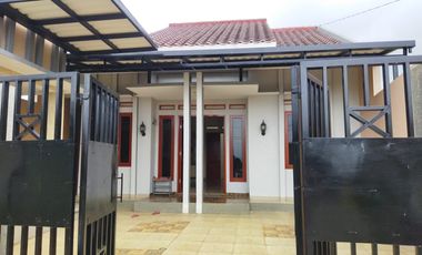Rumah Asri Semi Furnished di Cihideung Parongpong