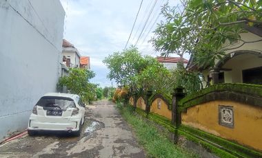 Rumah di padma penatih belakang SPBU