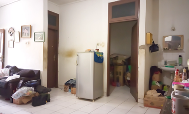 Dijual rumah tua (hitung tanah saja) di Villa Melati Mas