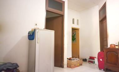 Dijual rumah tua (hitung tanah saja) di Villa Melati Mas