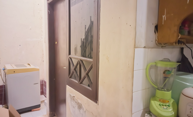 Dijual rumah tua (hitung tanah saja) di Villa Melati Mas