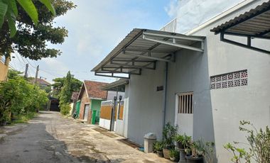 Rumah luas nyaman dekat gedung Setyowati Gentan Solo