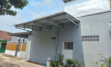 Rumah luas nyaman dekat gedung Setyowati Gentan Solo