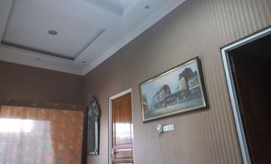 Rumah luas nyaman dekat gedung Setyowati Gentan Solo
