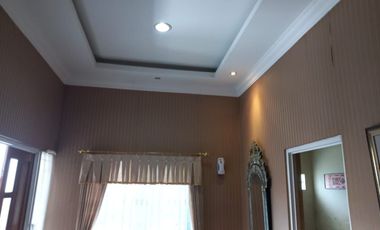 Rumah luas nyaman dekat gedung Setyowati Gentan Solo