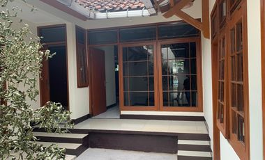 Disewakan rumah Suryasumantri sebrang kampus maranata Bandung