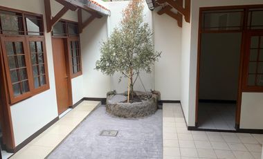 Disewakan rumah Suryasumantri sebrang kampus maranata Bandung