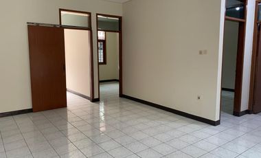 Disewakan rumah Suryasumantri sebrang kampus maranata Bandung