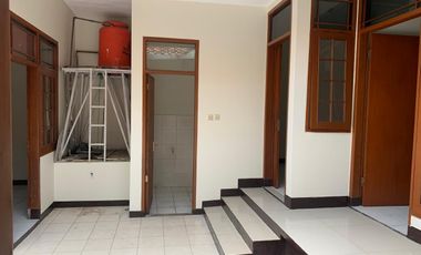 Disewakan rumah Suryasumantri sebrang kampus maranata Bandung