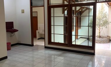 Disewakan rumah Suryasumantri sebrang kampus maranata Bandung