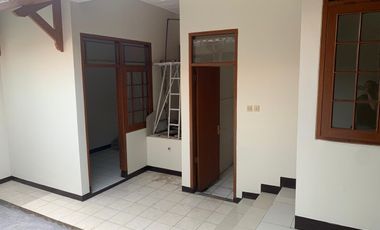 Disewakan rumah Suryasumantri sebrang kampus maranata Bandung