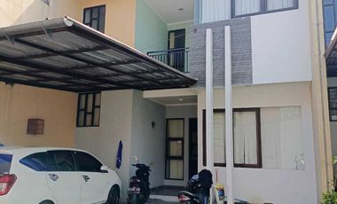 Disewakan Rumah Townhouse kawasan Elit Setramurni