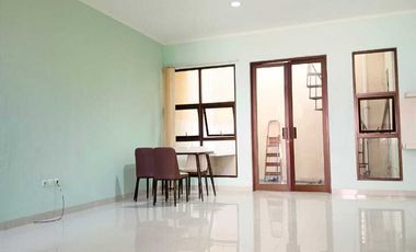 Disewakan Rumah Townhouse kawasan Elit Setramurni