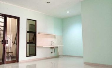 Disewakan Rumah Townhouse kawasan Elit Setramurni