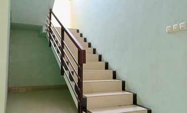 Disewakan Rumah Townhouse kawasan Elit Setramurni