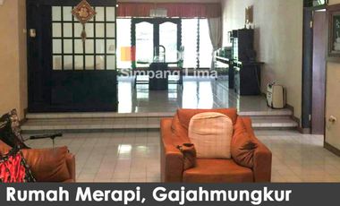 Rumah Mewah di Kawasan Elit Gajahmungkur, Semarang