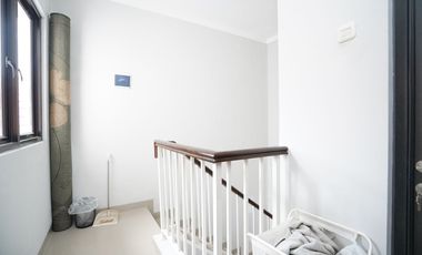 Rumah Cantik 2 Lt Siap KPR 11 Mnt ke Paradise Walk Serpong J-19066