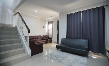 Rumah Cantik 2 Lt Siap KPR 11 Mnt ke Paradise Walk Serpong J-19066