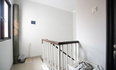 Rumah Cantik 2 Lt Siap KPR 11 Mnt ke Paradise Walk Serpong J-19066