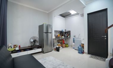 Rumah Cantik 2 Lt Siap KPR 11 Mnt ke Paradise Walk Serpong J-19066